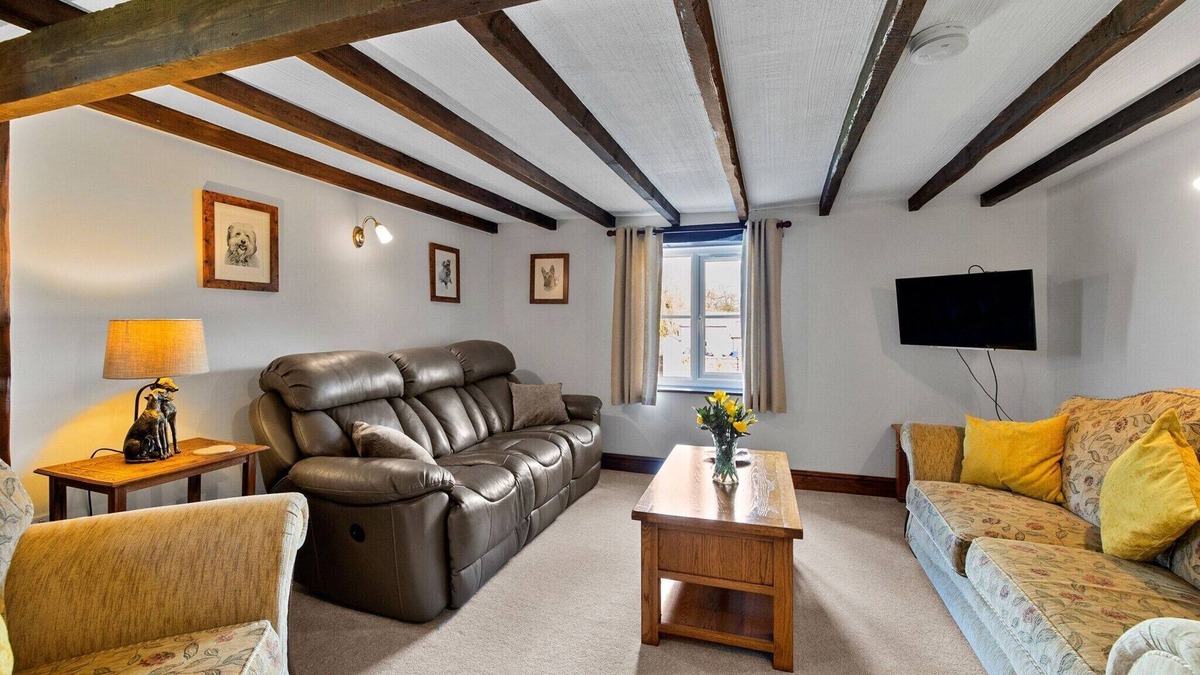 Holsworthy Cottage | Chalet in Devon near Tarka Trail & Fishing Lakes