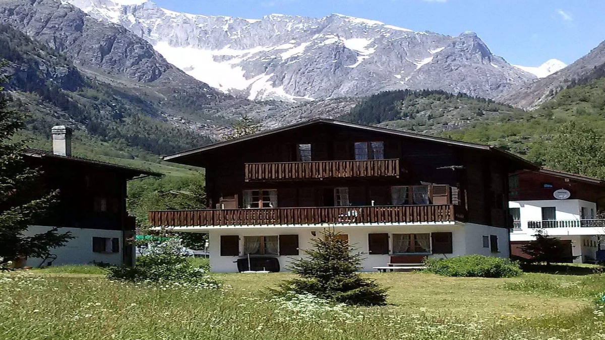 Reckingen Apartment | Chalet in Fieschertal with Stunning Views