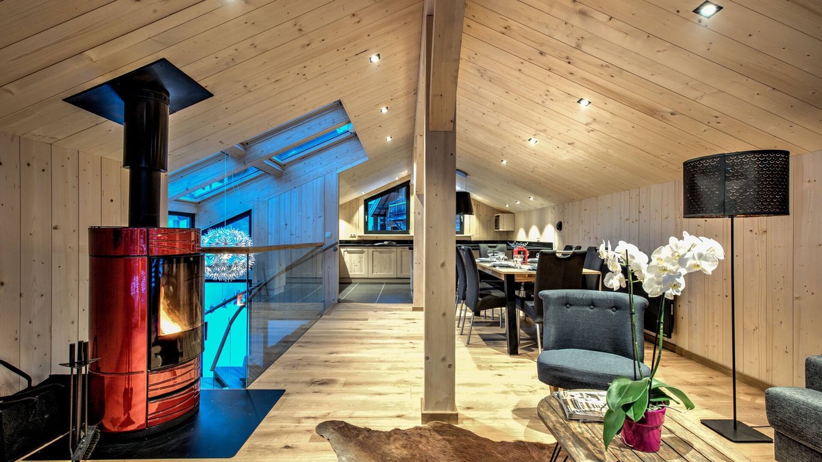 Chamonix City Centre Ski Chalet | Chalet in Chamonix centre, 3 bedrooms ensuite, sleeps 6, view Mont Blanc