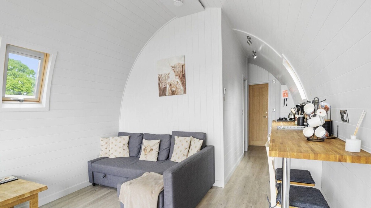 Hertford Ski Chalet | Chalet in Hertford with Lakeside Hot Tub