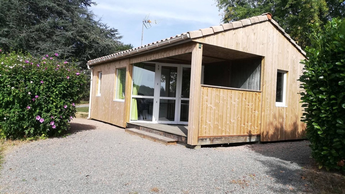 Mialet Ski Chalet | CHALET IN LAKE BORDER, GREEN PERIGORD, swimming pool, ideal calm and rest.