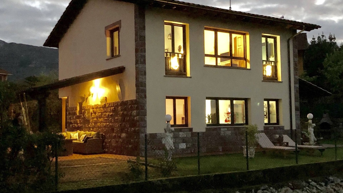Llamigo House | Chalet in Llanes, facing the jesters of Pria