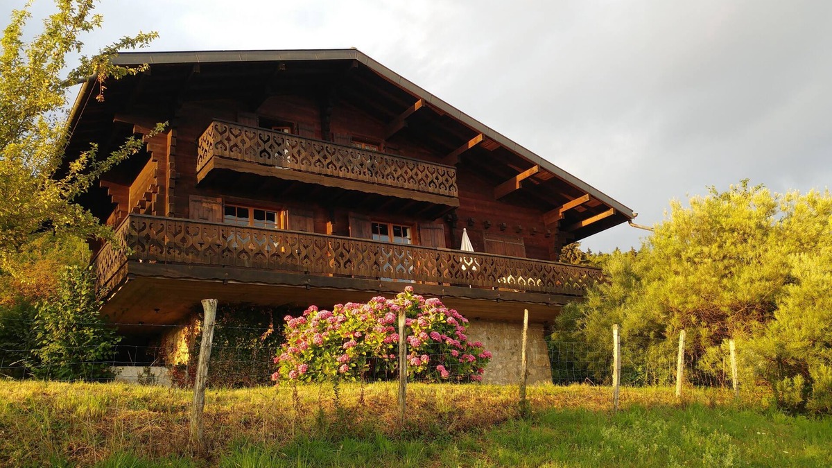 Lugrin Ski Chalet | Chalet in nature overlooking Lake Geneva