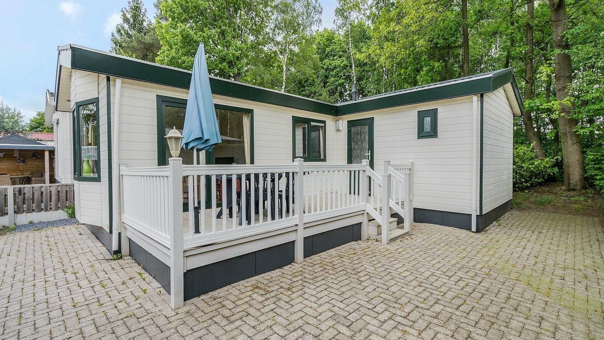 Baarle-Nassau Ski Chalet | Chalet in Parc de Kievit with Large Garden