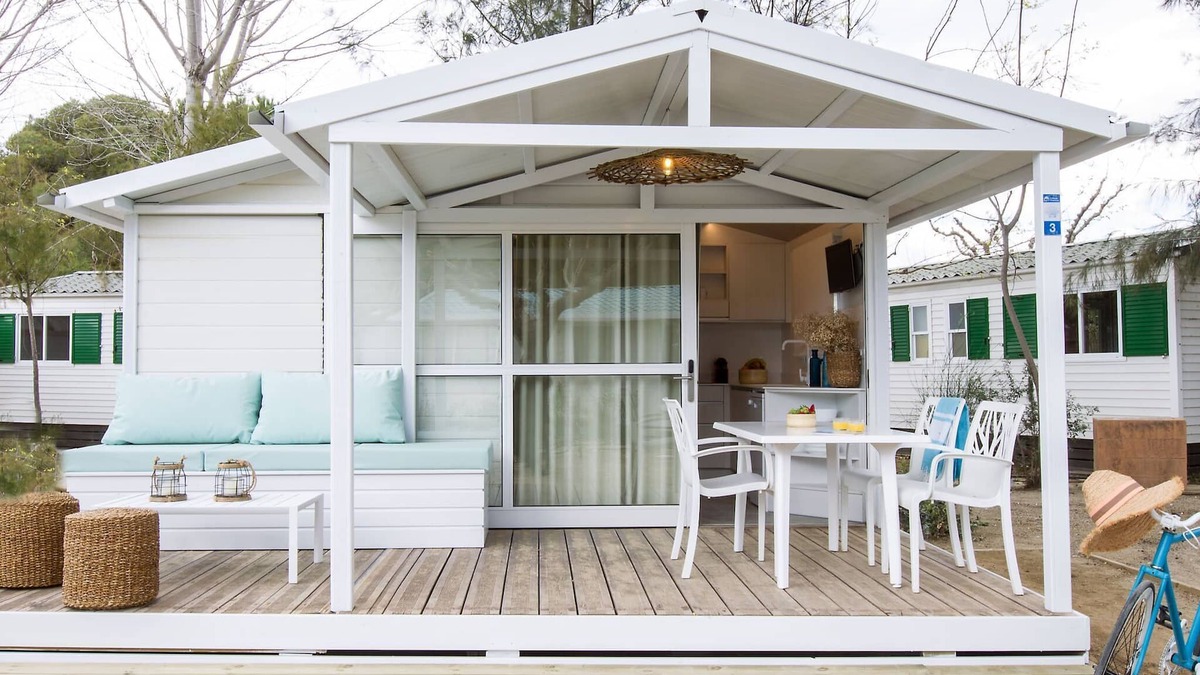 Tamarit House | Chalet in Spain with Covered Veranda