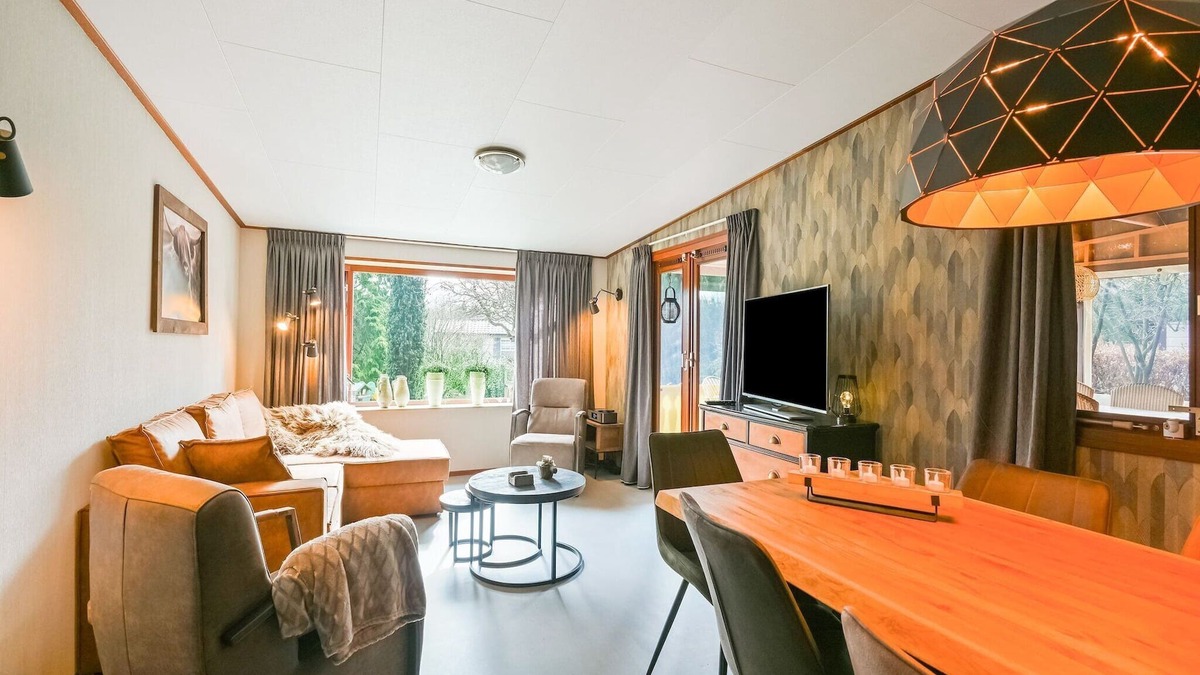 Ommen Ski Chalet | Chalet in Stegeren near Forest and Pond