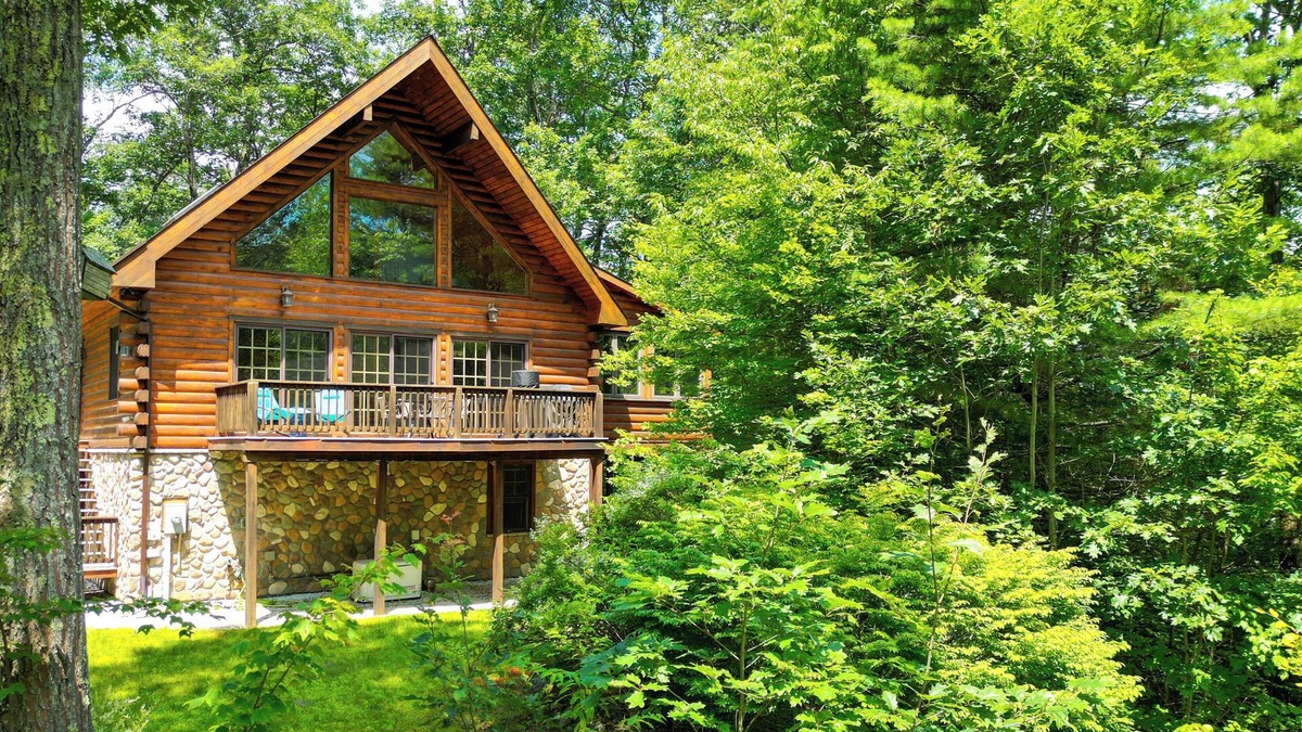 Otis Ski Chalet | Chalet in the Berkshires, Wellness, Family, Lake, Kayaks, Sauna, EV charger & Home Office