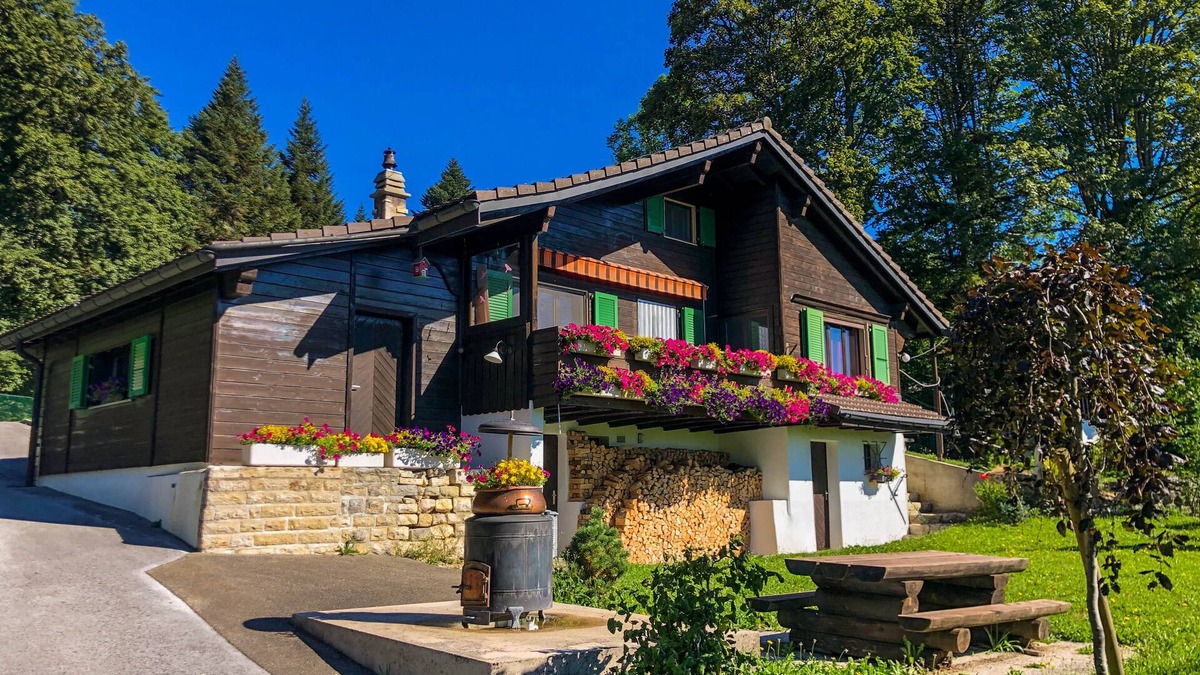Le Locle Ski Chalet | Chalet in the heart of nature with Spa