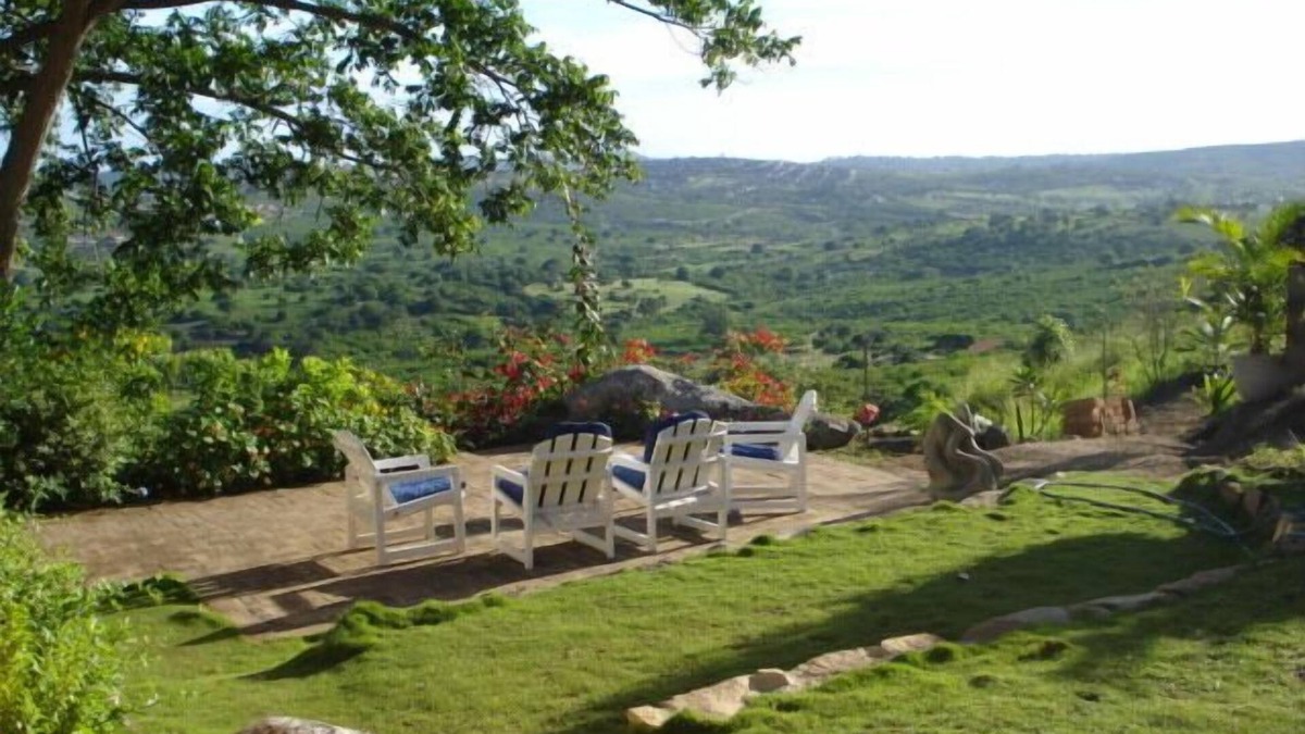 Gravata House | Chalet in the mountains, 3 suites, pool, beautiful view, great weather and farm environment