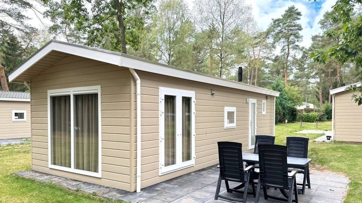 Beekbergen-Zuid Ski Chalet | Chalet in Valthe near Emmen Zoo