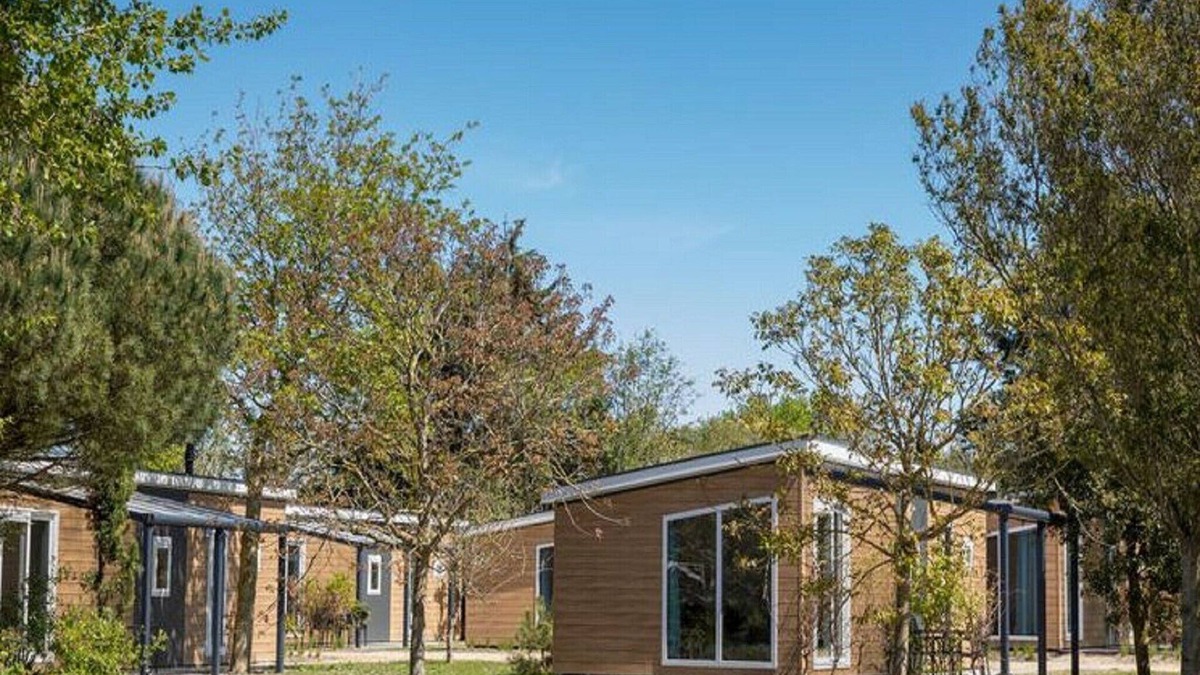Breezand House | Chalet in Vrouwenpolder near Banjaard Beach