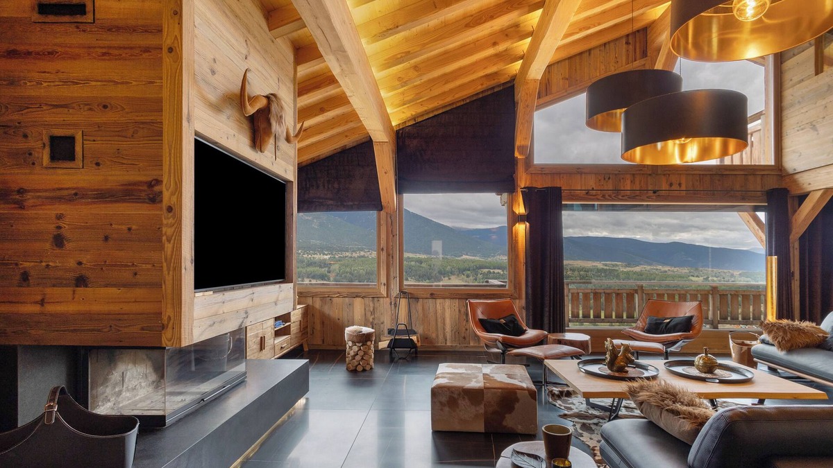 Superbolquere Ski Chalet | Chalet 'Isabella Lodge Pyrénées' with Lake View, Private Terrace and Wi-Fi