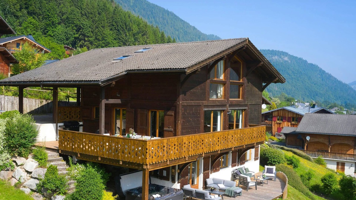 La Cote-d'Arbroz Ski Chalet | Chalet Isla de Lux - family mountain break 12p sauna & spa - OVO Network