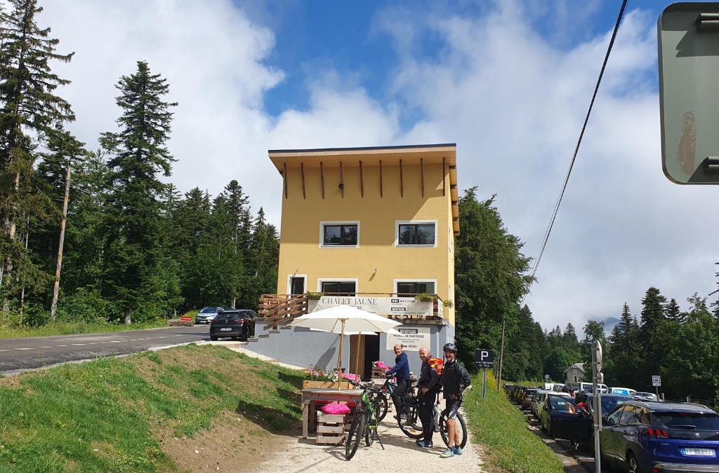 Sarcenas House | Chalet Jaune Le GRAND SOM