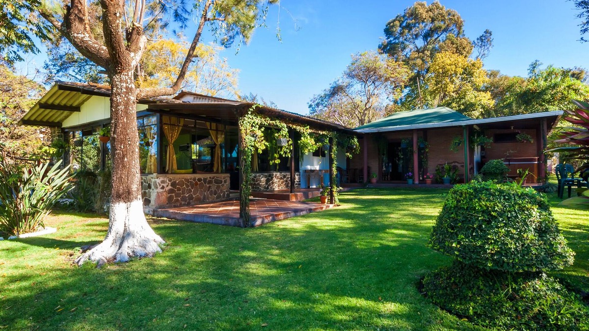 Panajachel House | CHALET "JUCANYA", *100% SANITIZED*