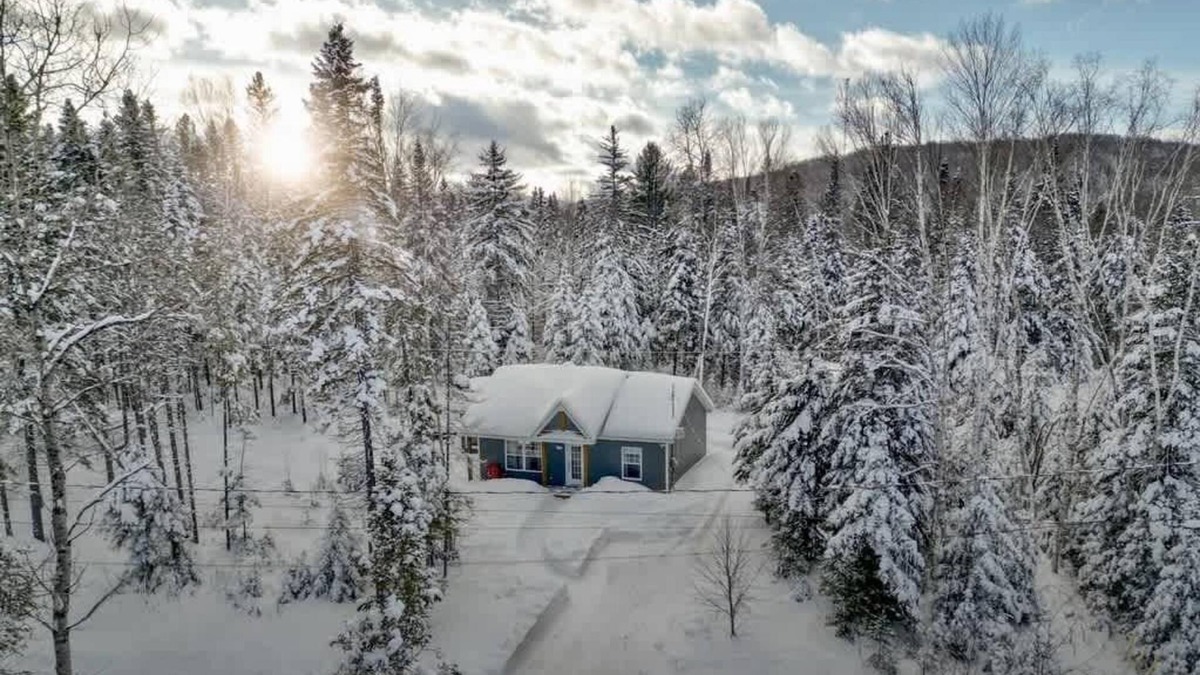 Notre-Dame-de-la-Merci Ski Chalet | Chalet La Chouette | SPA, Access to Ouareau Forest