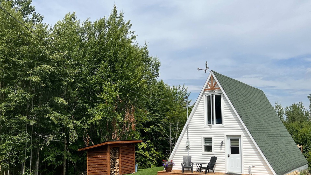 Notre-Dame-Des-Bois Ski Chalet | Chalet l'étoile filante with spa and indoor and outdoor fireplace