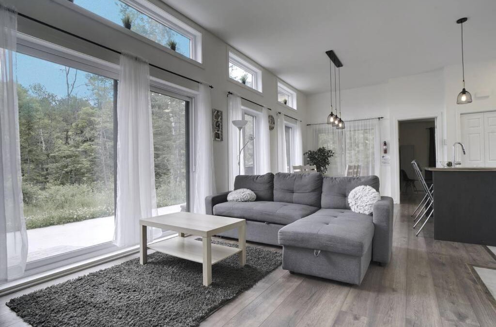 Chertsey Ski Chalet | Chalet L'Hérisson (Modern, Spa, BBQ, waterfront)