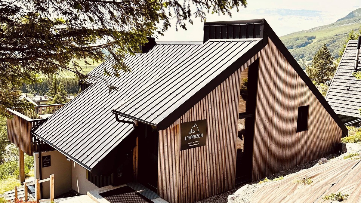 Besse-et-Saint-Anastaise Ski Chalet | Chalet l'Horizon 6/8 pers with panoramic terrace