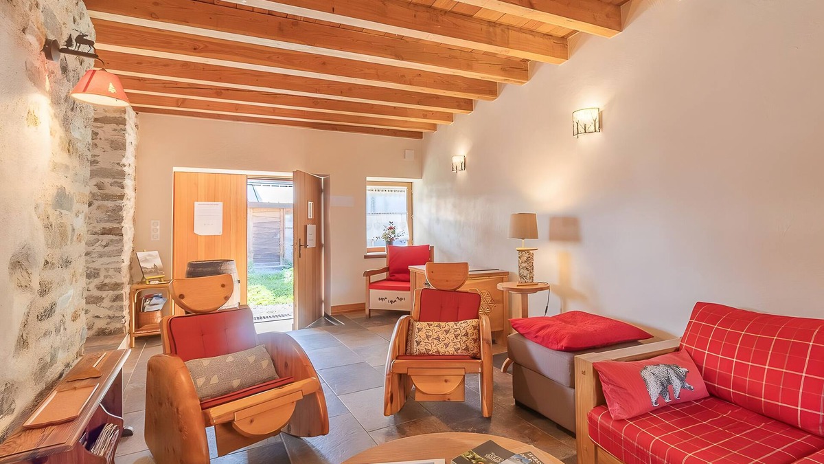Montricher-Albanne Apartment | Chalet 'L'ours' with Mountain View