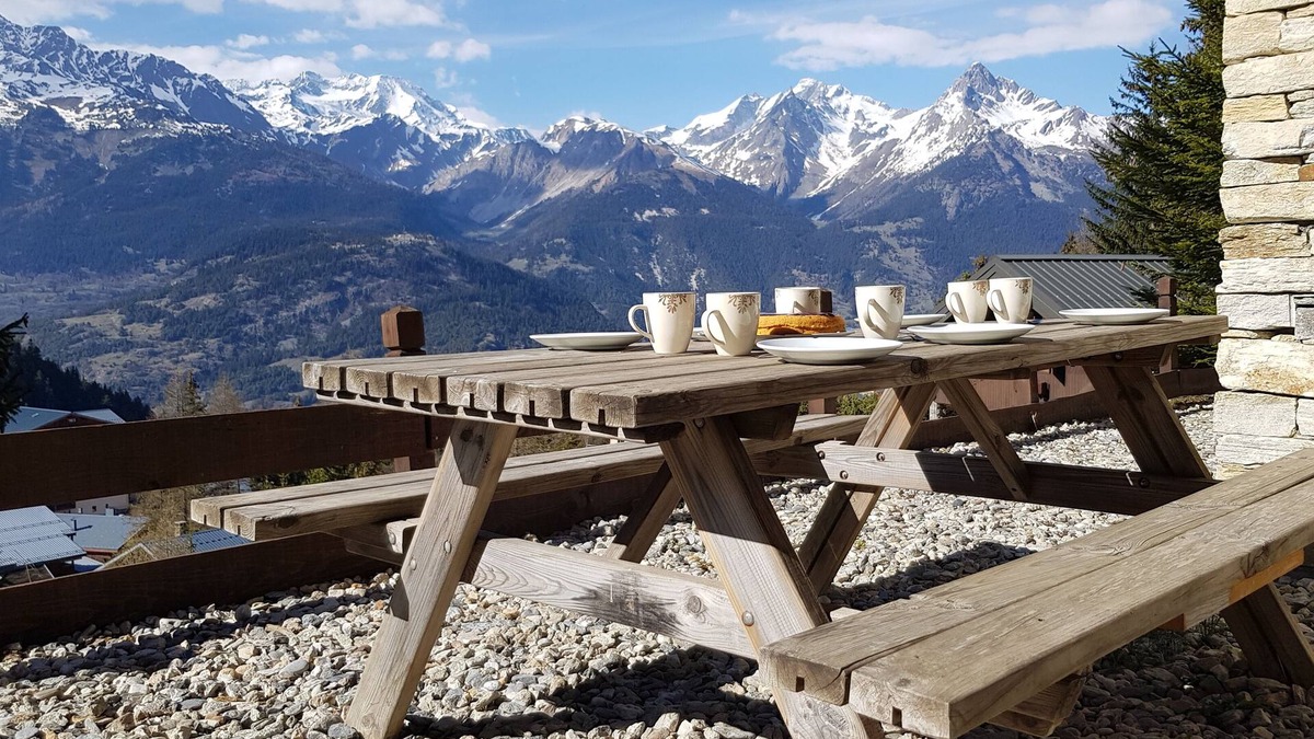 Valfrejus Ski Chalet | Chalet la buissonnière 4* individual chalet rental