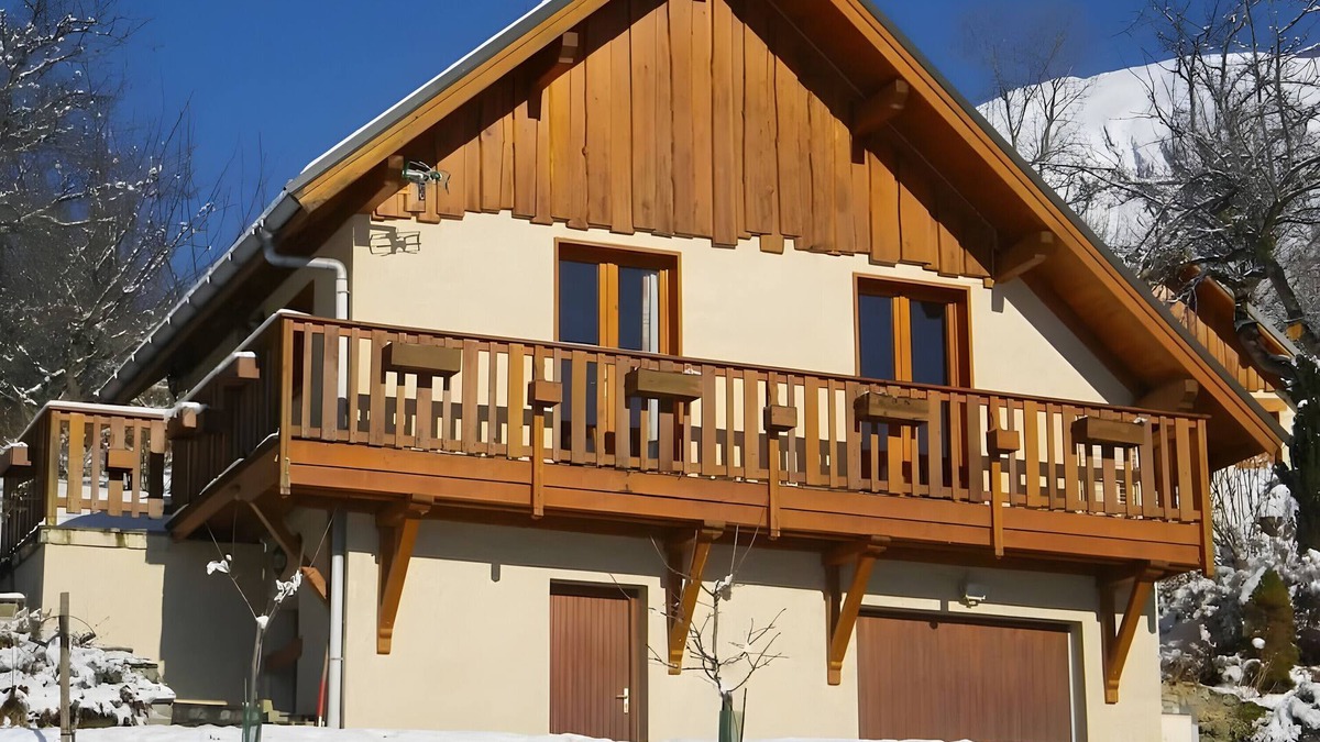 Jarrier Ski Chalet | Chalet 'La Gelinotte - Jarrier' with Mountain View, Private Terrace and Wi-Fi