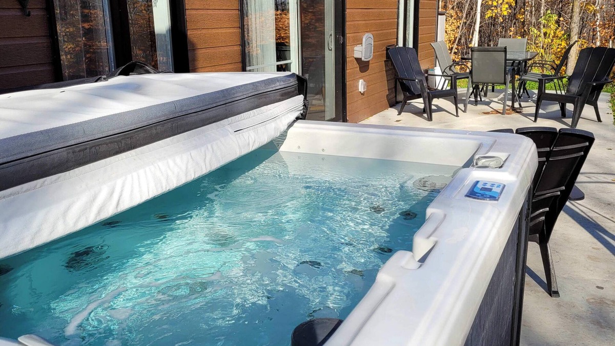 Chertsey Ski Chalet | Chalet le Petit Castor | Spa