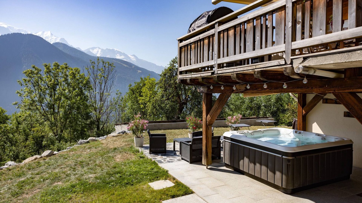 Plateau-d'Assy Ski Chalet | Chalet Les Fiz with Mountain View, Jaccuzi & Wi-Fi