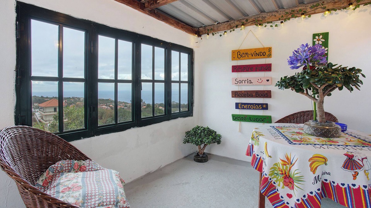 Sao Jorge Ski Chalet | Chalet 'Luci's House' with Sea View, Private Terrace and Wi-Fi