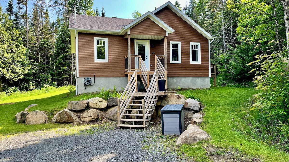 Entrelacs Ski Chalet | Chalet Lunae -Pool - Spa -Wooded Area - Easy Access to Outdoor Activities
