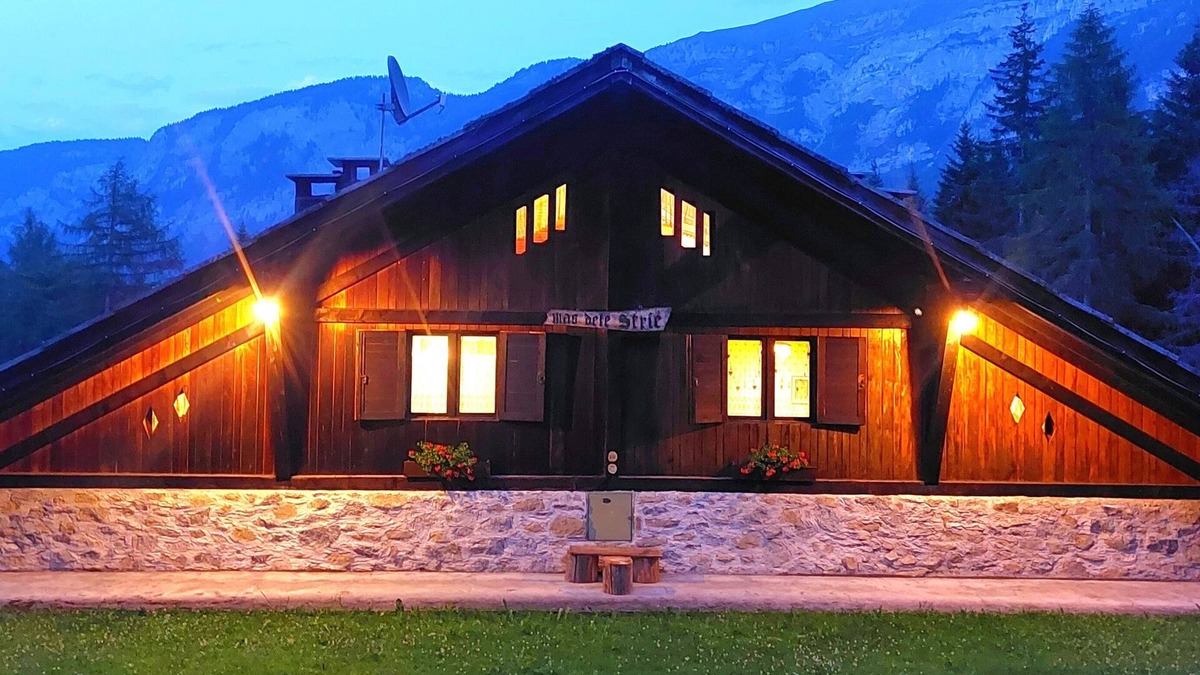 Folgarida Ski Chalet | CHALET - MAS DELE STRIE - 8 beds, 3 bedrooms, 3 bathrooms, dogs allowed- Dolomites