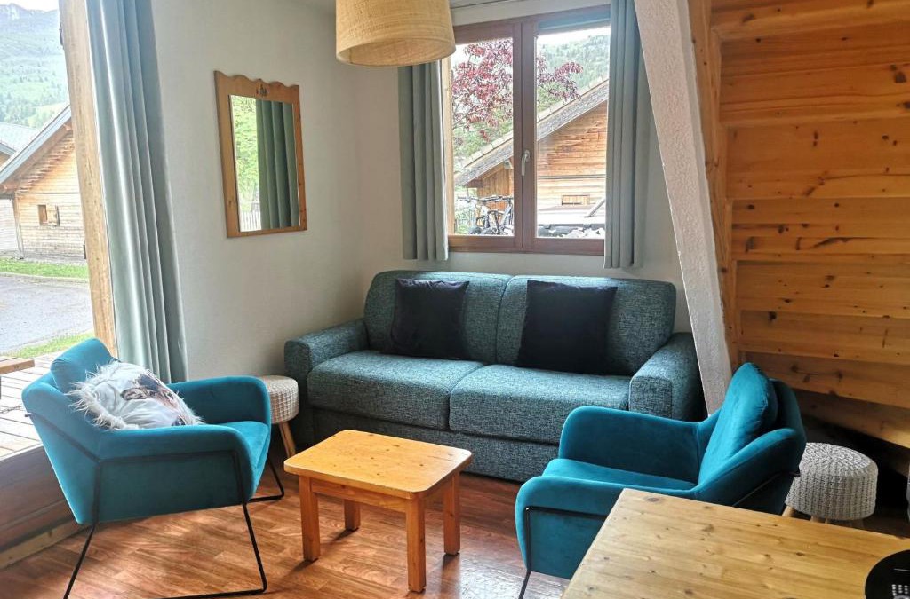 Saint-Etienne-en-Devoluy Ski Chalet | Chalet Mitoyen 3 Pièces 6 Pers. - Résidence Le Hameau du Puy - Piscine Chauffée, Proche Pistes - FR-1-504-642