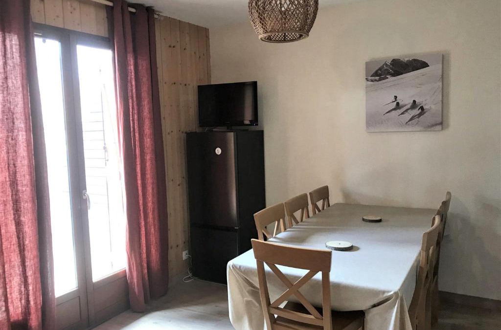 La Joue du Loup Ski Chalet | Chalet mitoyen rénové 3 pièces, 7 pers, terrasse, parking, animaux admis - FR-1-504-69