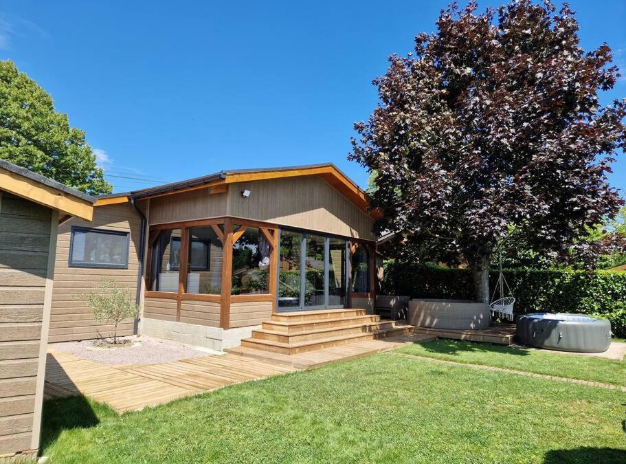 Saint-Sauveur-les-Bray Ski Chalet | Chalet moderne au bord d'un lac