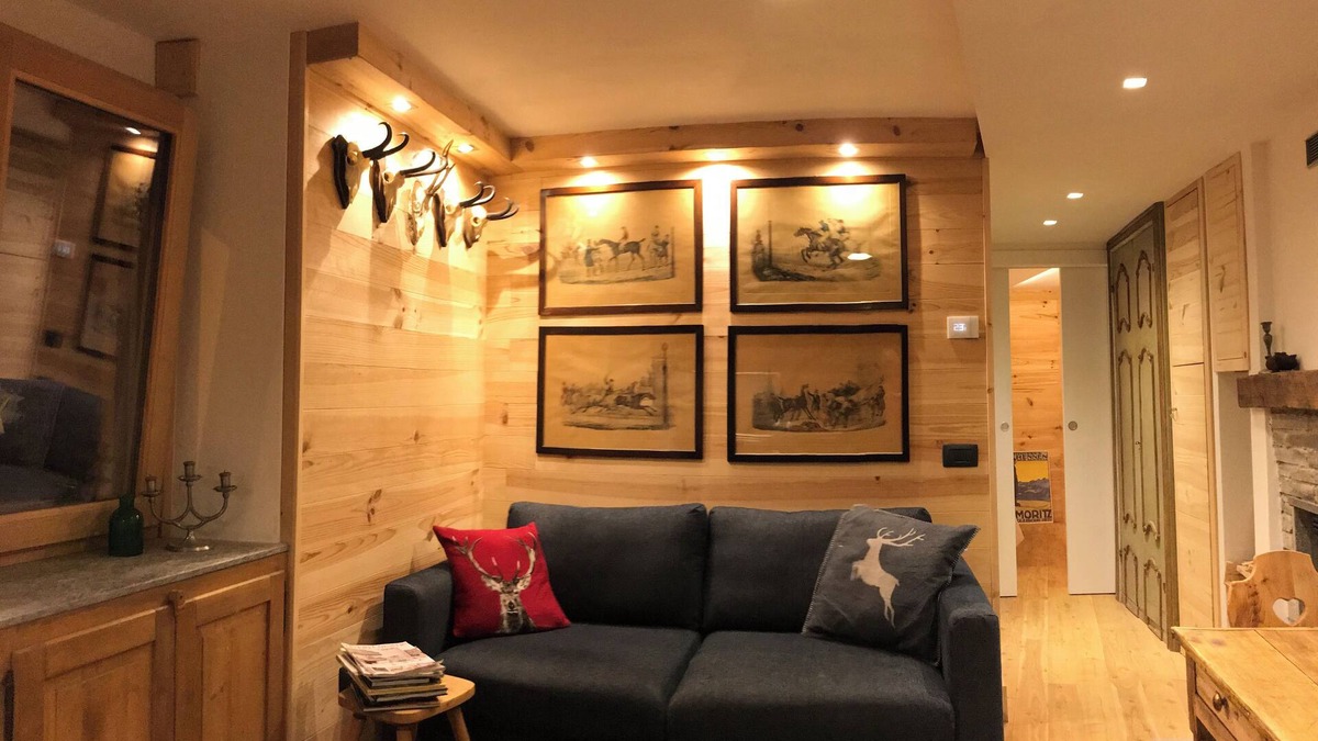 Albosaggia Ski Chalet | Chalet Monks at the Fountain "Junior Suite "