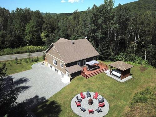Saint-Faustin-Lac-Carre Ski Chalet | Chalet Mont Blanc Spa&Golf&Ski&NatureComfort Await