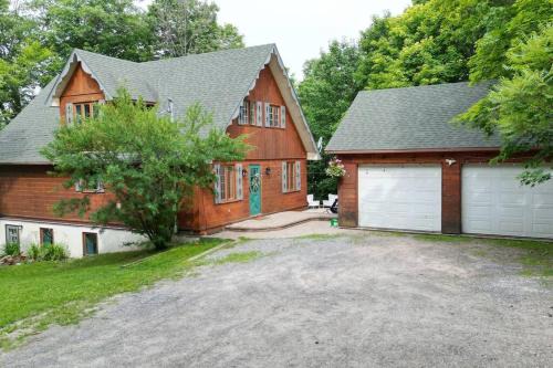 Cantley Ski Chalet | Chalet Mont Cascades w/Spa & Fibre Optic Internet