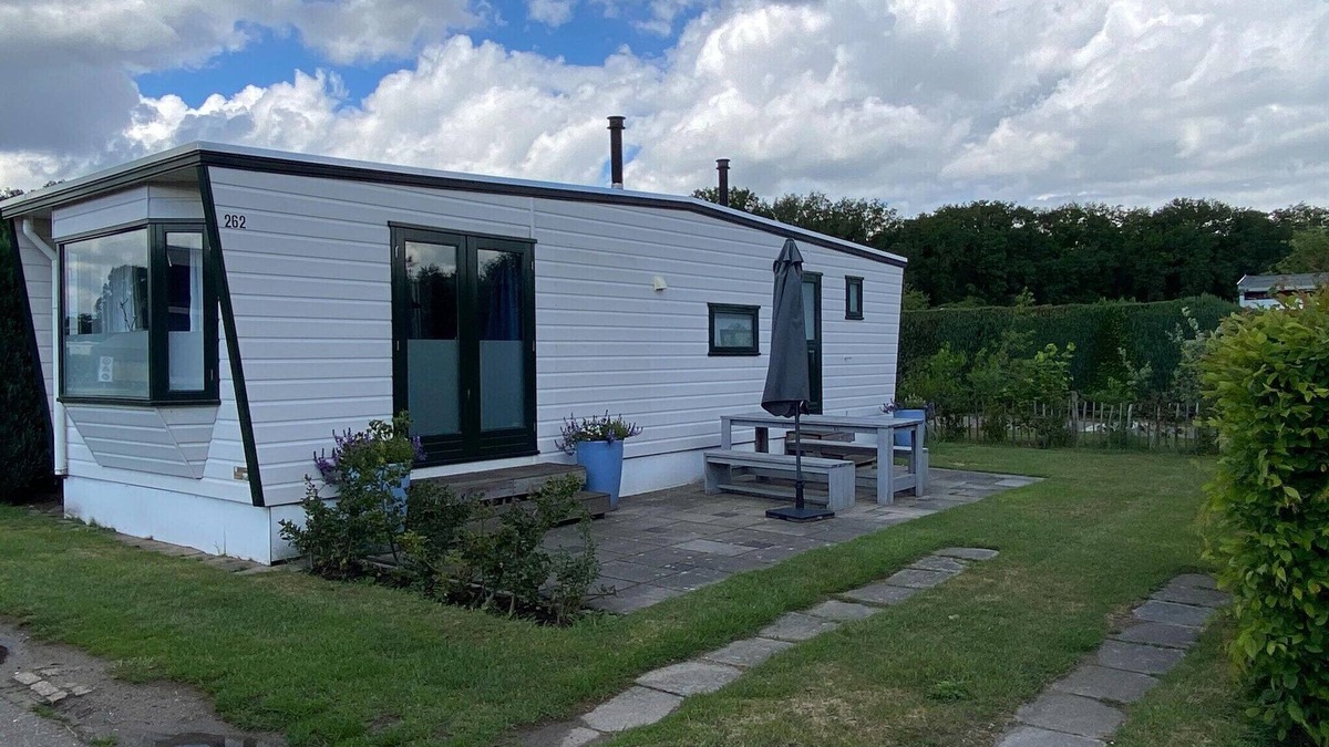 Udenhout Ski Chalet | Chalet near Drunense Dunes in Van Gogh Style