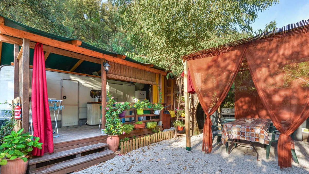 Cavo RV Rental | Chalet "nel verde di Cavo" with Wi-Fi & A/C