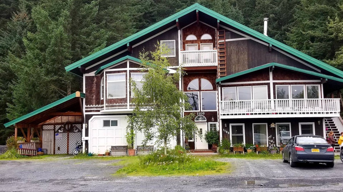 Seward Condo | Chalet of Seward suite C (1050 SF)