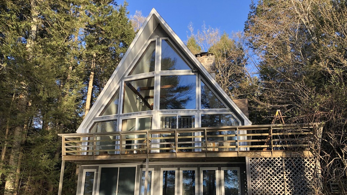 Liberty Ski Chalet | Chalet on the Lake w/dock!