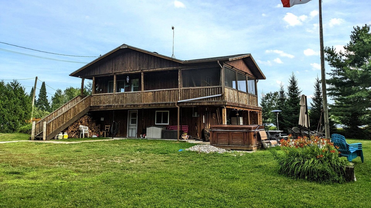 Notre-Dame-de-Pontmain House | Chalet Pura Vida on Poisson Blanc