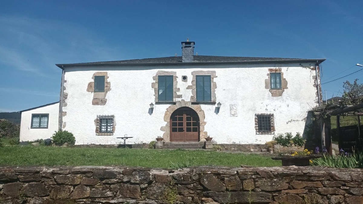 Becerrea House | Chalet 'Palacio De Cantiz' with Private Terrace, Private Garden and Wi-Fi