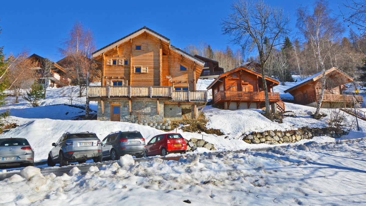 Montalbert Ski Chalet | Chalet Phoenix 150m² 12/14 pers. 5 bedrooms/5 bathrooms Fireplace Sauna 300m from the slopes