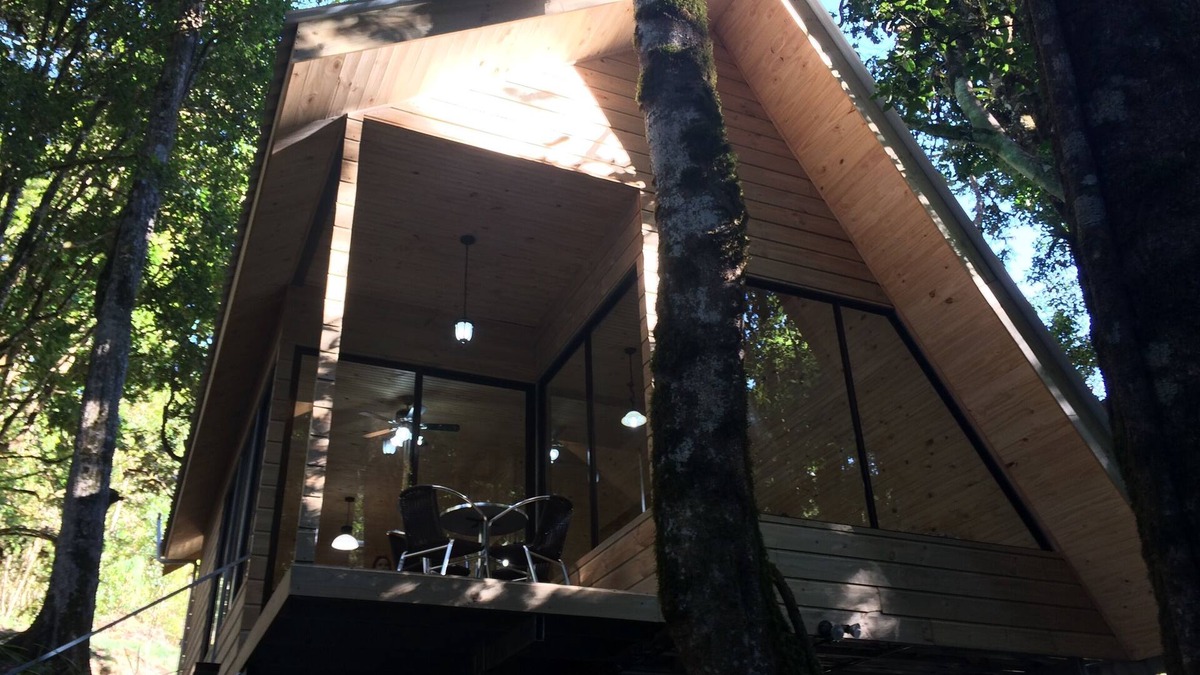 San Gerardo de Dota Ski Chalet | Chalet Quetzal on the river Savegre
