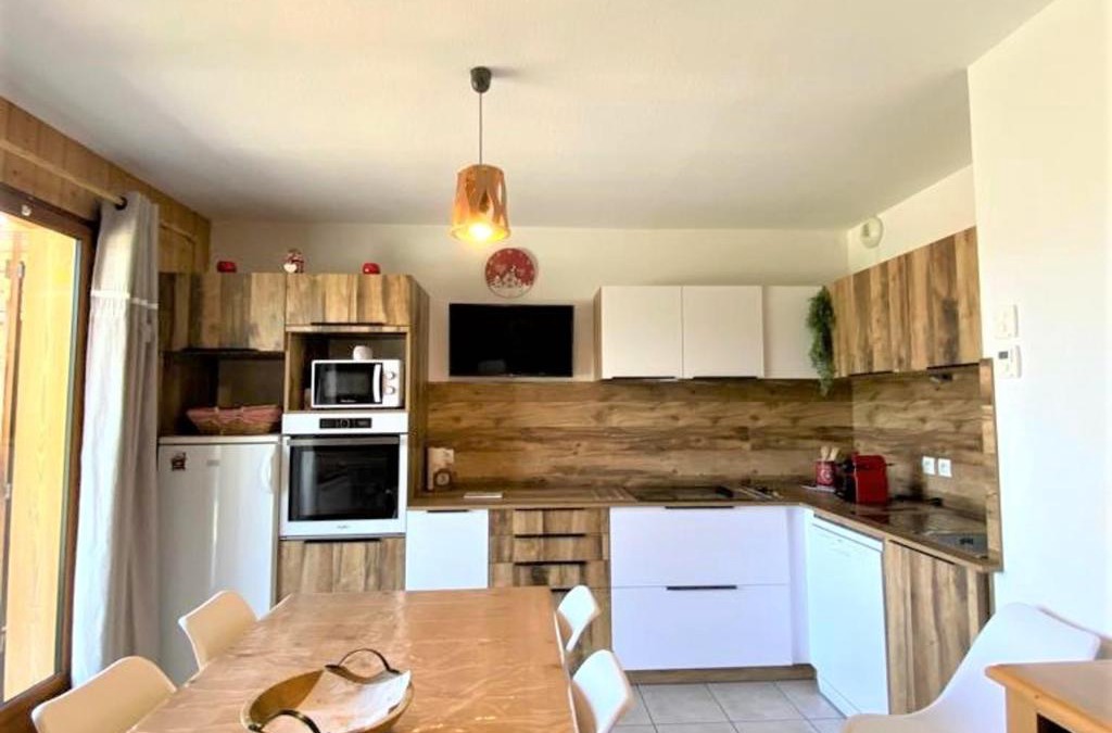 La Joue du Loup Ski Chalet | Chalet rénové 7 pers avec terrasse, local ski et parking gratuit - FR-1-504-70