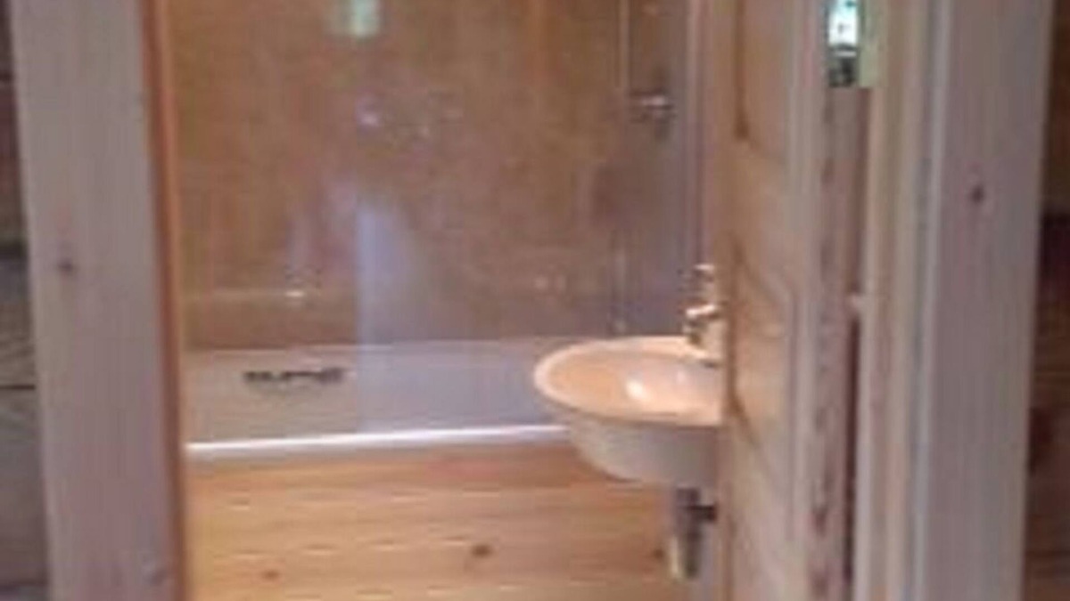 Fort William Cabin | Chalet Rus. Luxury log cabin with all your creature comforts.