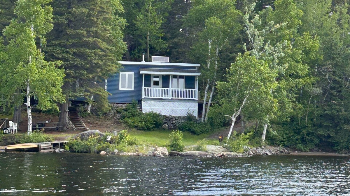 Jonquiere Ski Chalet | Chalet Rustique sur île