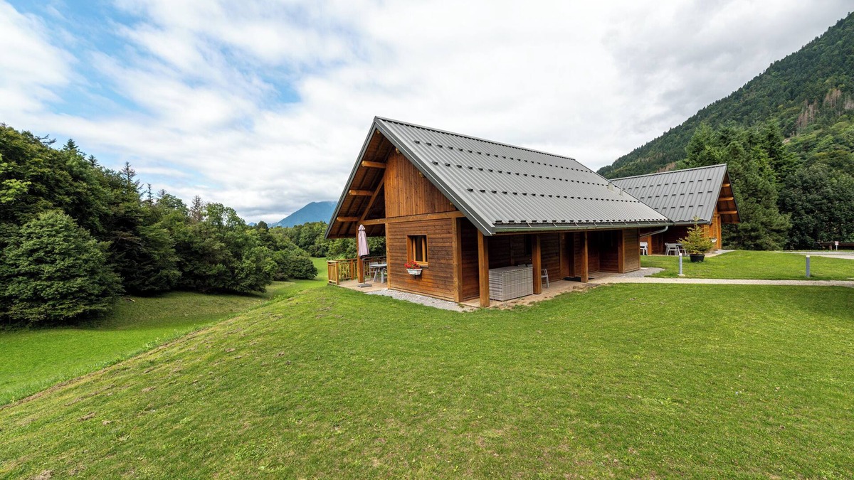 Faverges-Seythenex Ski Chalet | Chalet 'Sambuy - Val De Tamié' with Mountain View, Private Terrace and Wi-Fi
