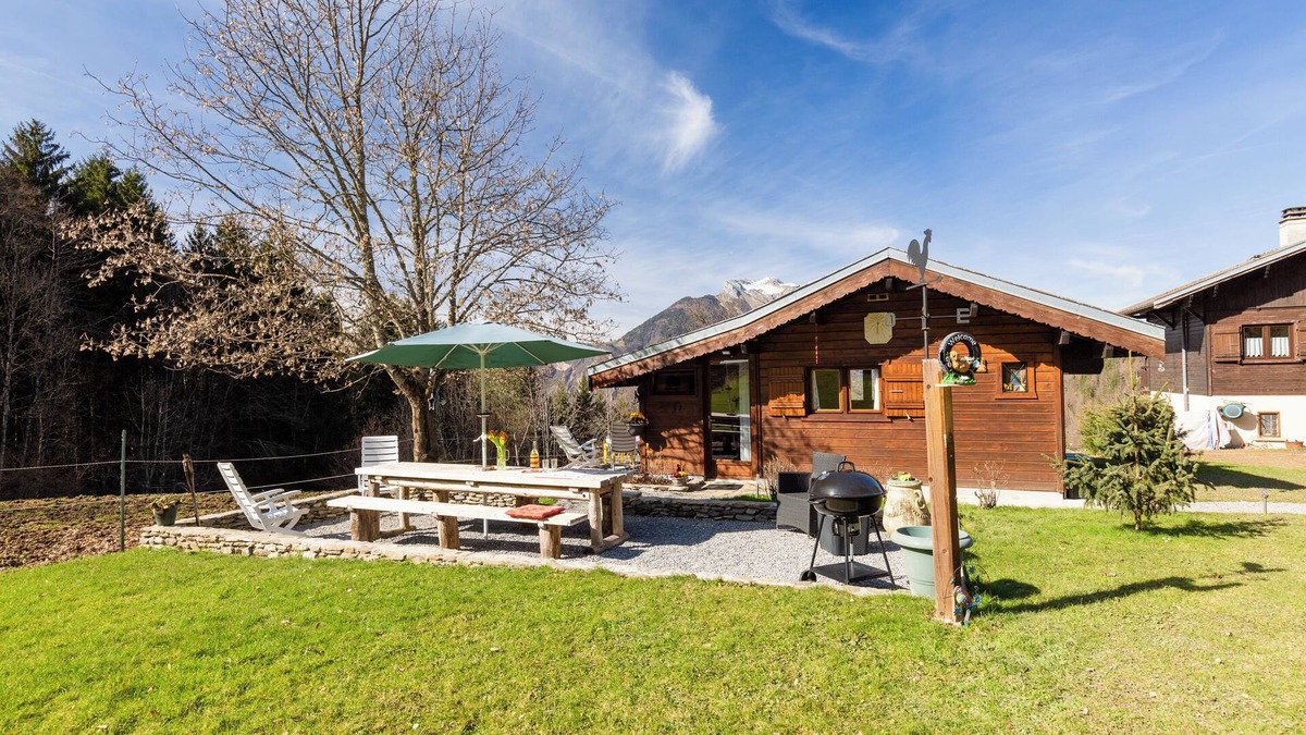 Faverges-Seythenex Ski Chalet | Chalet 'Sauvage' with Mountain View, Private Terrace and Wi-Fi
